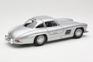 Mercedes 300 SL W198 Gullwing Ezüst Minichamps 1:18 110037210 Fém – 3. kép a 8-ből