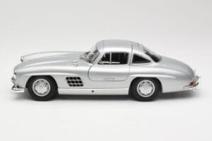 Mercedes 300 SL W198 Gullwing Ezüst Minichamps 1:18 110037210 Fém – 4. kép a 8-ből