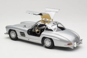 Mercedes 300 SL W198 Gullwing Ezüst Minichamps 1:18 110037210 Fém – 5. kép a 8-ből