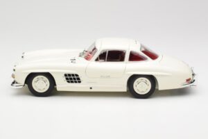 Mercedes 300 SL W198 Fehér Minichamps 1:18 180039006 Fém – 4. kép a 8-ből