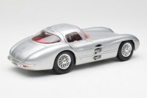 Mercedes 300 SLR Uhlenhaut Coupe Ezüst Maisto 1:18 536898 Fém – 3. kép a 8-ből