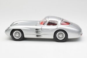 Mercedes 300 SLR Uhlenhaut Coupe Ezüst Maisto 1:18 536898 Fém – 4. kép a 8-ből