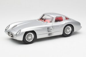 Mercedes 300 SLR Uhlenhaut Coupe Ezüst Maisto 1:18 536898 Fém