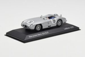 Mercedes 300 SLR #19 J.M. Fangio / S. Moss 24 Hours of Le Mans 1955 Minichamps 1:43 B66040253 Fém – 2. kép a 4-ből