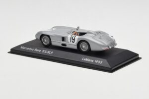 Mercedes 300 SLR #19 J.M. Fangio / S. Moss 24 Hours of Le Mans 1955 Minichamps 1:43 B66040253 Fém – 3. kép a 4-ből