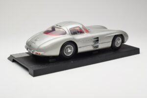 Mercedes 300 SLR Ezüst Revell 1:12 08851 Fém – 3. kép a 8-ből