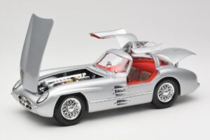 Mercedes 300 SLR Uhlenhaut Coupe Ezüst Maisto 1:18 36898 Fém – 2. kép a 8-ből