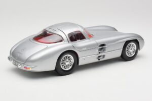 Mercedes 300 SLR Uhlenhaut Coupe Ezüst Maisto 1:18 36898 Fém – 3. kép a 8-ből