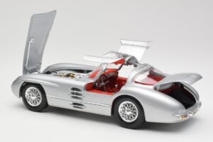 Mercedes 300 SLR Uhlenhaut Coupe Ezüst Maisto 1:18 36898 Fém – 5. kép a 8-ből