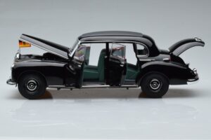 Mercedes 300 W186 Konrad Adenauer Norev 1:18 183707 Fém – 4. kép a 9-ből