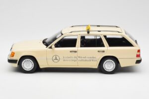 Mercedes 300D S124 T-Model Világos Elefántcsont Taxi Dealer Kiadás Norev 1:18 B66040702 Fém – 4. kép a 8-ből