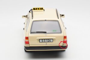Mercedes 300D S124 T-Model Világos Elefántcsont Taxi Dealer Kiadás Norev 1:18 B66040702 Fém – 8. kép a 8-ből