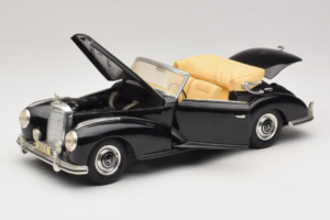 Mercedes 300S Fekete Maisto 1:18 52116-P1 Fém – 2. kép a 8-ből