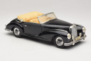 Mercedes 300S Fekete Maisto 1:18 52116-P1 Fém – 6. kép a 8-ből