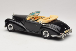 Mercedes 300S Fekete Maisto 1:18 52116-P1 Fém – 7. kép a 8-ből