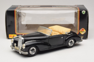 Mercedes 300S Fekete Maisto 1:18 52116-P1 Fém – 8. kép a 8-ből