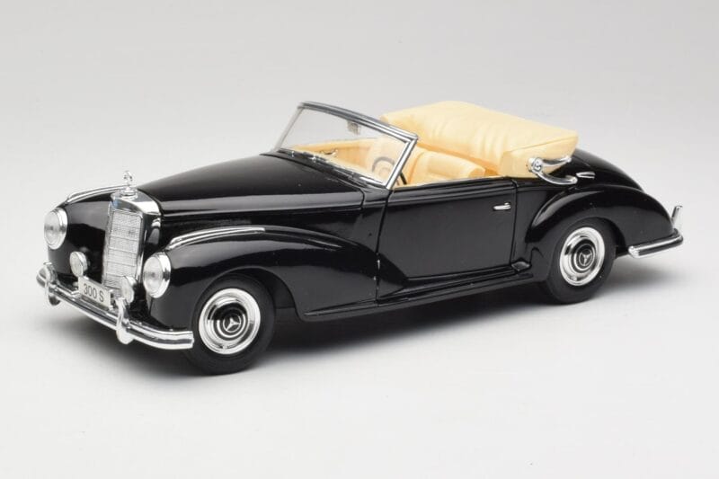 Mercedes 300SC W188 Obsidian Fekete Maisto 1:18 806B Fém