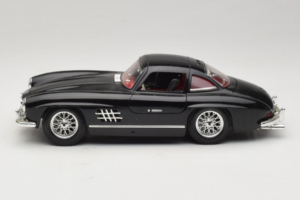 Mercedes 300SL Fekete Bburago 1:18 3015-M3 Fém – 4. kép a 8-ből