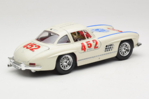Mercedes 300SL #452 Mille Miglia 1955 Fehér Bburago 1:18 3015-M2 Fém – 3. kép a 8-ből