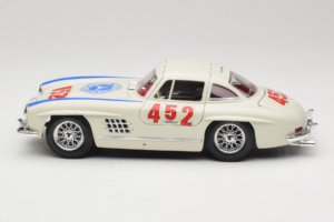 Mercedes 300SL #452 Mille Miglia 1955 Fehér Bburago 1:18 3015-M2 Fém – 4. kép a 8-ből
