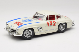Mercedes 300SL #452 Mille Miglia 1955 Fehér Bburago 1:18 3015-M2 Fém