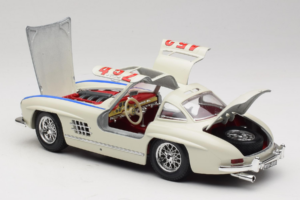 Mercedes 300SL #452 Mille Miglia 1955 Fehér Bburago 1:18 3015-M2 Fém – 5. kép a 8-ből