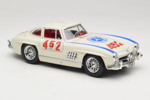 Mercedes 300SL #452 Mille Miglia 1955 Fehér Bburago 1:18 3015-M2 Fém – 6. kép a 8-ből