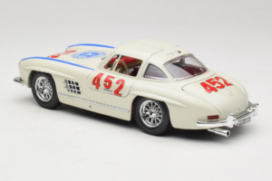 Mercedes 300SL #452 Mille Miglia 1955 Fehér Bburago 1:18 3015-M2 Fém – 7. kép a 8-ből