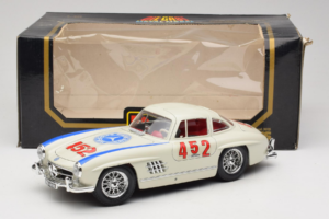 Mercedes 300SL #452 Mille Miglia 1955 Fehér Bburago 1:18 3015-M2 Fém – 8. kép a 8-ből
