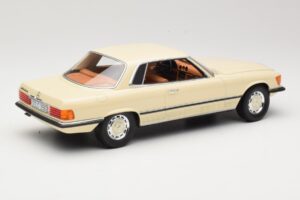 Mercedes 350 SLC C107 Fehér Cult Models 1:18 CML049-1 Fém – 2. kép a 6-ből