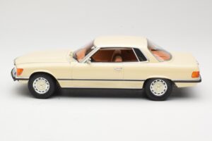 Mercedes 350 SLC C107 Fehér Cult Models 1:18 CML049-1 Fém – 3. kép a 6-ből