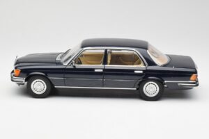 Mercedes 450 SEL 6.9 W116 Sötétkék Revell 1:18 8956 Fém – 4. kép a 8-ből
