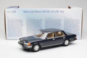Mercedes 450 SEL 6.9 W116 Sötétkék Revell 1:18 8956 Fém – 8. kép a 8-ből