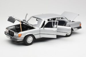 Mercedes 450 SEL 6.9 W116 Ezüst Revell 1:18 8955 Fém – 2. kép a 8-ből