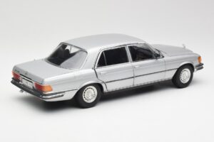 Mercedes 450 SEL 6.9 W116 Ezüst Revell 1:18 8955 Fém – 3. kép a 8-ből
