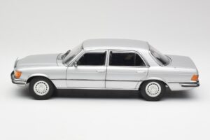 Mercedes 450 SEL 6.9 W116 Ezüst Revell 1:18 8955 Fém – 4. kép a 8-ből