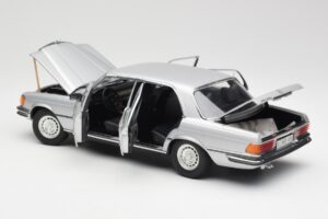 Mercedes 450 SEL 6.9 W116 Ezüst Revell 1:18 8955 Fém – 5. kép a 8-ből