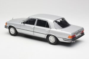 Mercedes 450 SEL 6.9 W116 Ezüst Revell 1:18 8955 Fém – 7. kép a 8-ből
