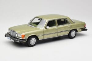 Mercedes 450 SEL W116 J.R. Ewing Dallas Ezüstzöld Norev 1:18 183975 Fém