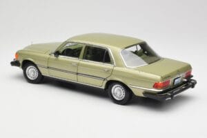 Mercedes 450 SEL W116 J.R. Ewing Dallas Ezüstzöld Norev 1:18 183975 Fém – 6. kép a 8-ből