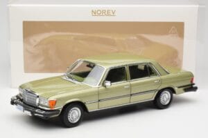 Mercedes 450 SEL W116 J.R. Ewing Dallas Ezüstzöld Norev 1:18 183975 Fém – 8. kép a 8-ből