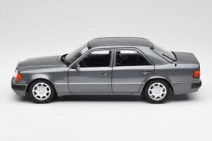 Mercedes 500 E W124 Pearl Szürke Norev 1:18 183946 Fém – 4. kép a 8-ből