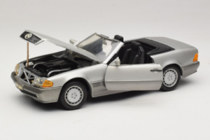 Mercedes SL 500 R129 Ezüst Revell 1:18 8801-P1 Fém – 2. kép a 8-ből