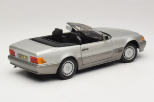 Mercedes SL 500 R129 Ezüst Revell 1:18 8801-P1 Fém – 3. kép a 8-ből