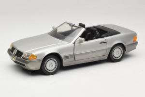 Mercedes SL 500 R129 Ezüst Revell 1:18 8801-P1 Fém
