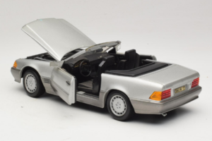 Mercedes SL 500 R129 Ezüst Revell 1:18 8801-P1 Fém – 5. kép a 8-ből