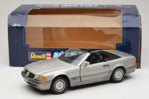 Mercedes SL 500 R129 Ezüst Revell 1:18 8801-P1 Fém – 8. kép a 8-ből