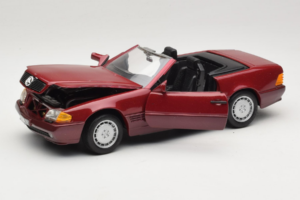 Mercedes 500 SL R129 Sötétvörös Revell 1:18 8801 Fém – 2. kép a 8-ből