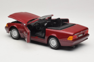 Mercedes 500 SL R129 Sötétvörös Revell 1:18 8801 Fém – 5. kép a 8-ből