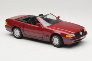 Mercedes 500 SL R129 Sötétvörös Revell 1:18 8801 Fém – 6. kép a 8-ből